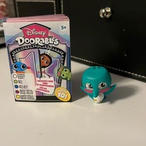 Disney doorables series 10 Flit